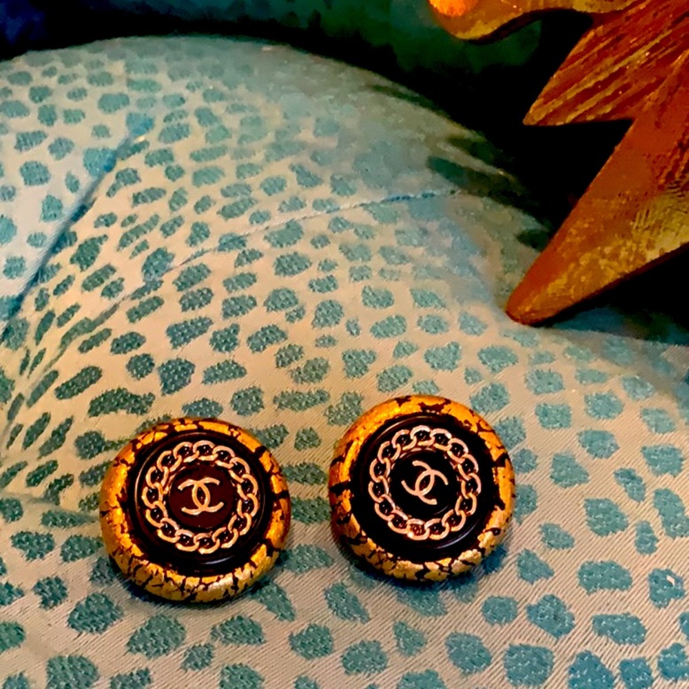 Black and gold logo earrings, pierced.